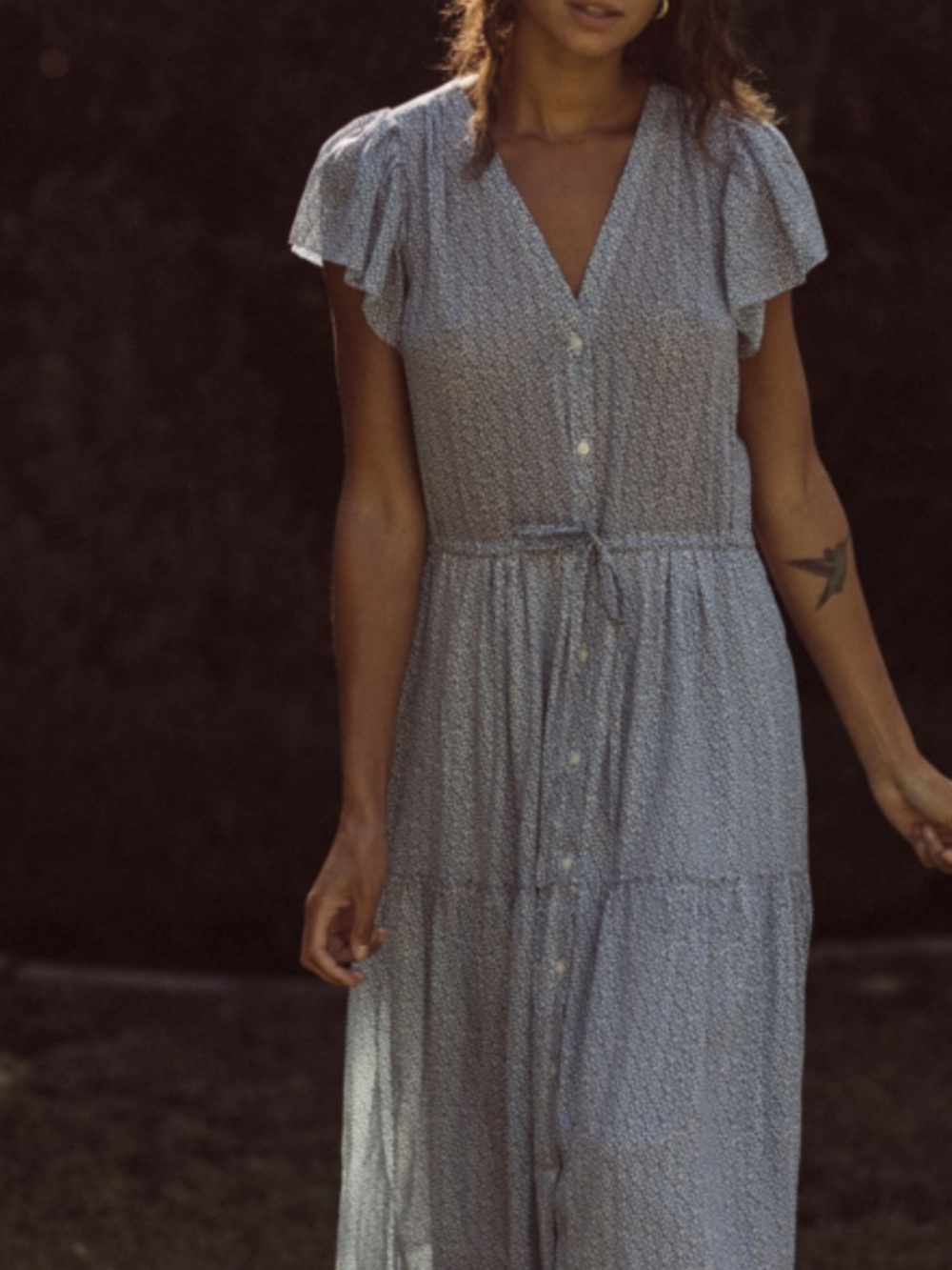 Trovata Kristi Dress in a "Blue Pebbles" v-neckline ruffle sleeves maxi dress M